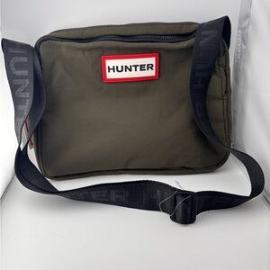 NWT Hunter green zippered crossbody adjustable strap travel comfort